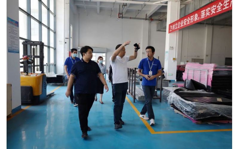 壹創快訊｜熱烈歡迎 南方乳業董事長吳新高一行光臨壹創科技參觀指導